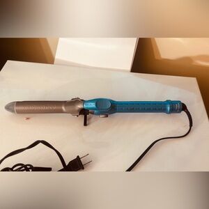 Blue and Gray Curling Iron BAbyliss pro Nano Titanium